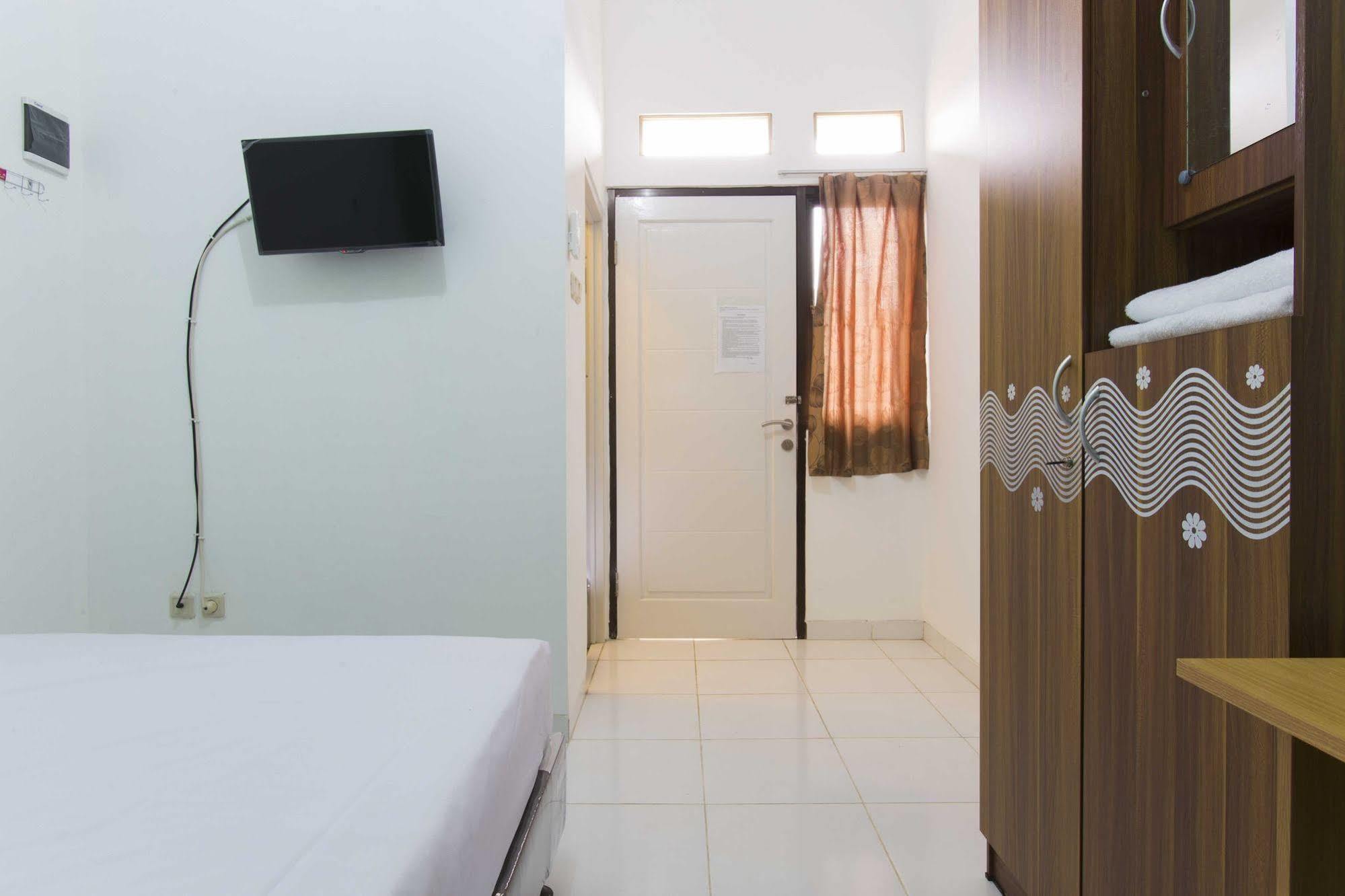 Hotel Reddoorz @ Pekayon Bekasi