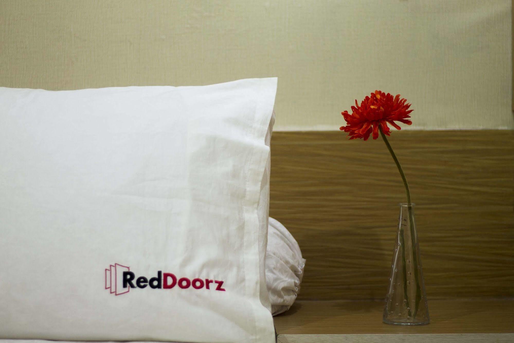 Hotel Reddoorz @ Pekayon 2*