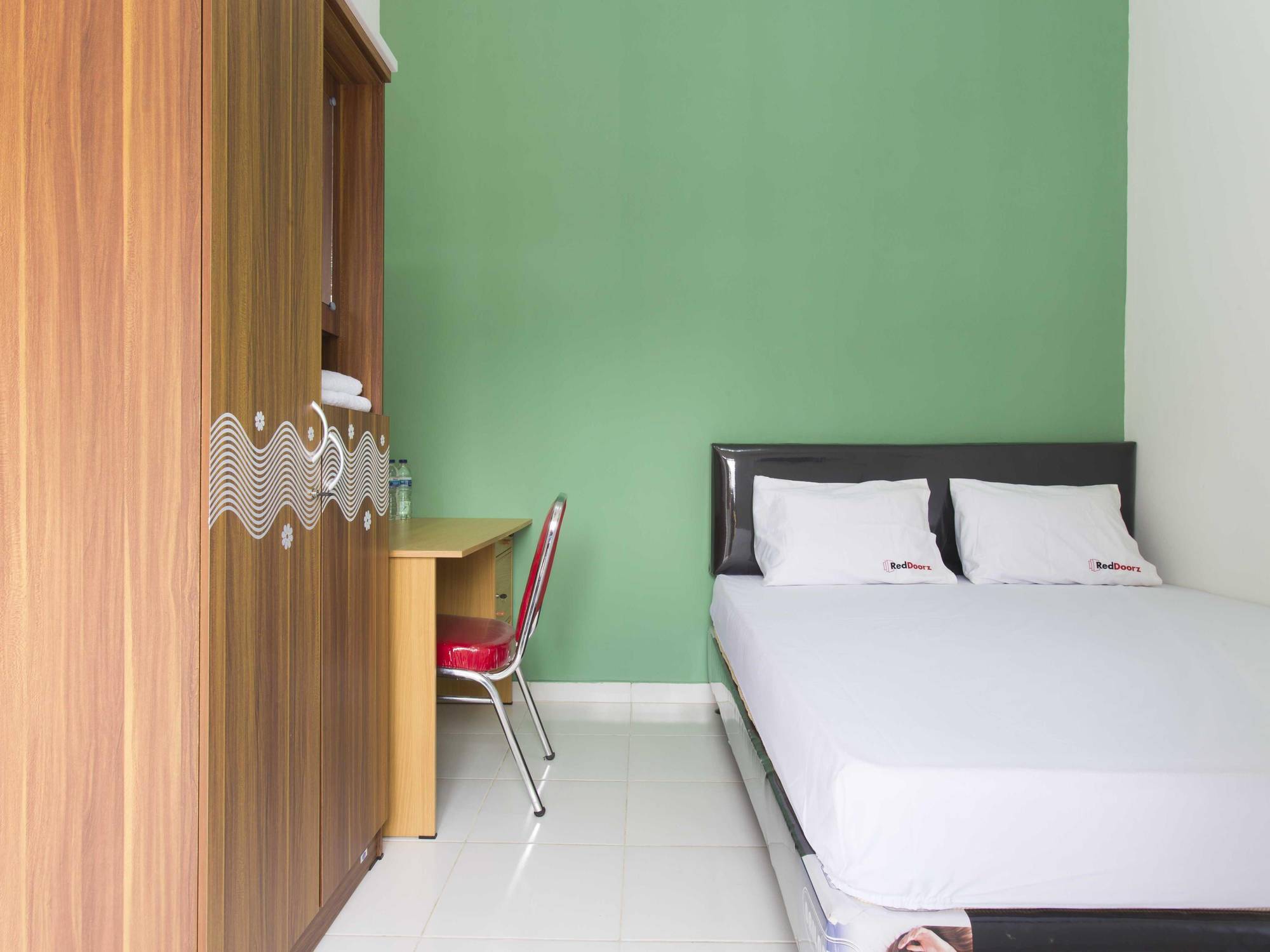 Hotel Reddoorz @ Pekayon 2*